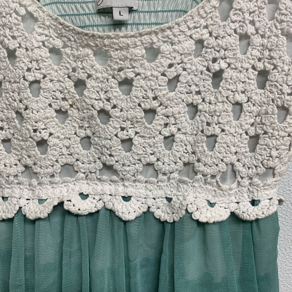Vintage dress. Not sure the brand. tag is visible if anyone can tell me. - Picture 2 of 4